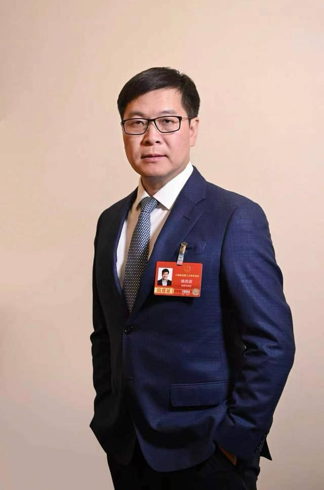 全国人大代表姚劲波：让AI成为劳动者能力新支撑丨预见未来·对话企业家