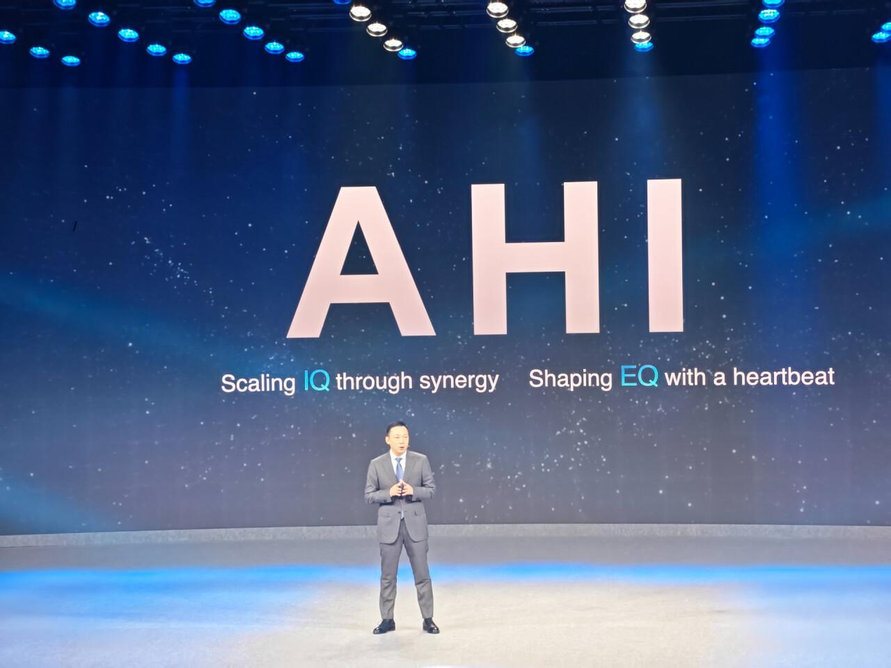 荣耀获邀登MWC主舞台 CEO李健：将致力创造“很酷的AI未来”