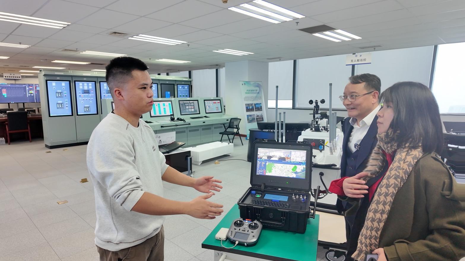 1.5万个传感器织就“数字大脑”，岸基运控中心支撑全球首航