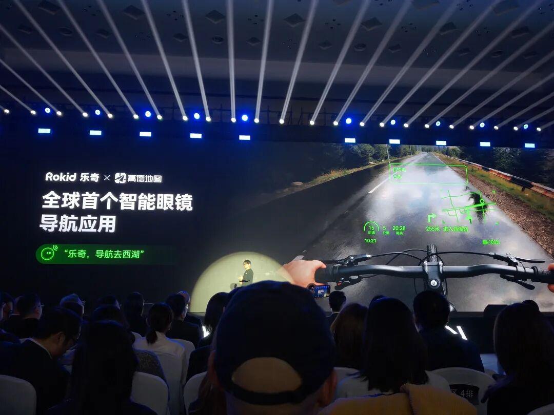 乐奇AI眼镜首发Gemini上脸：开放的中国AI，全球的终极答案