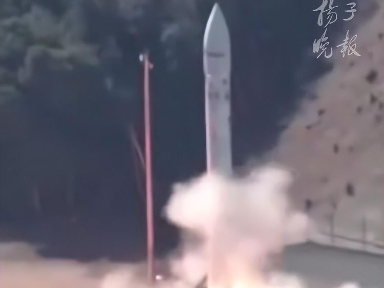 三次推迟后依然出现故障，日本商业火箭又炸了