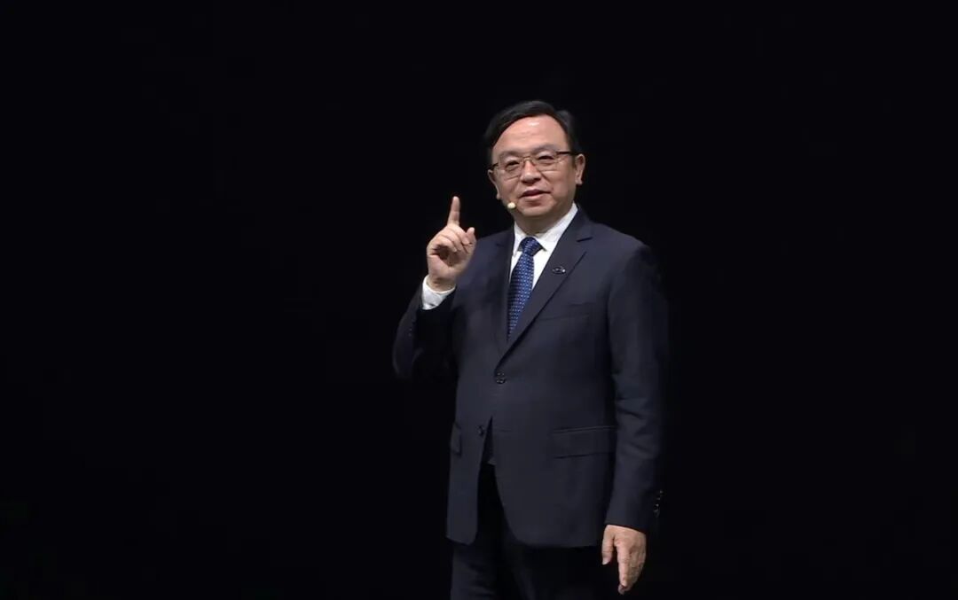 比亚迪闪充，和油车精准对轰