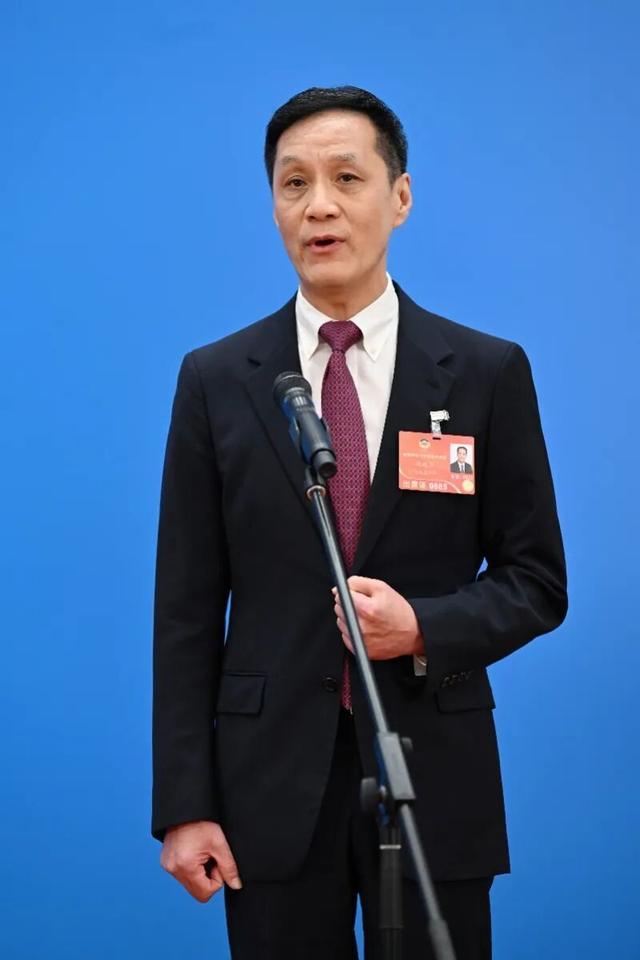 甄子丹回应“打不过机器人”