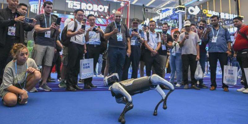 刚上春晚，公司创始人被传离职，最新公告