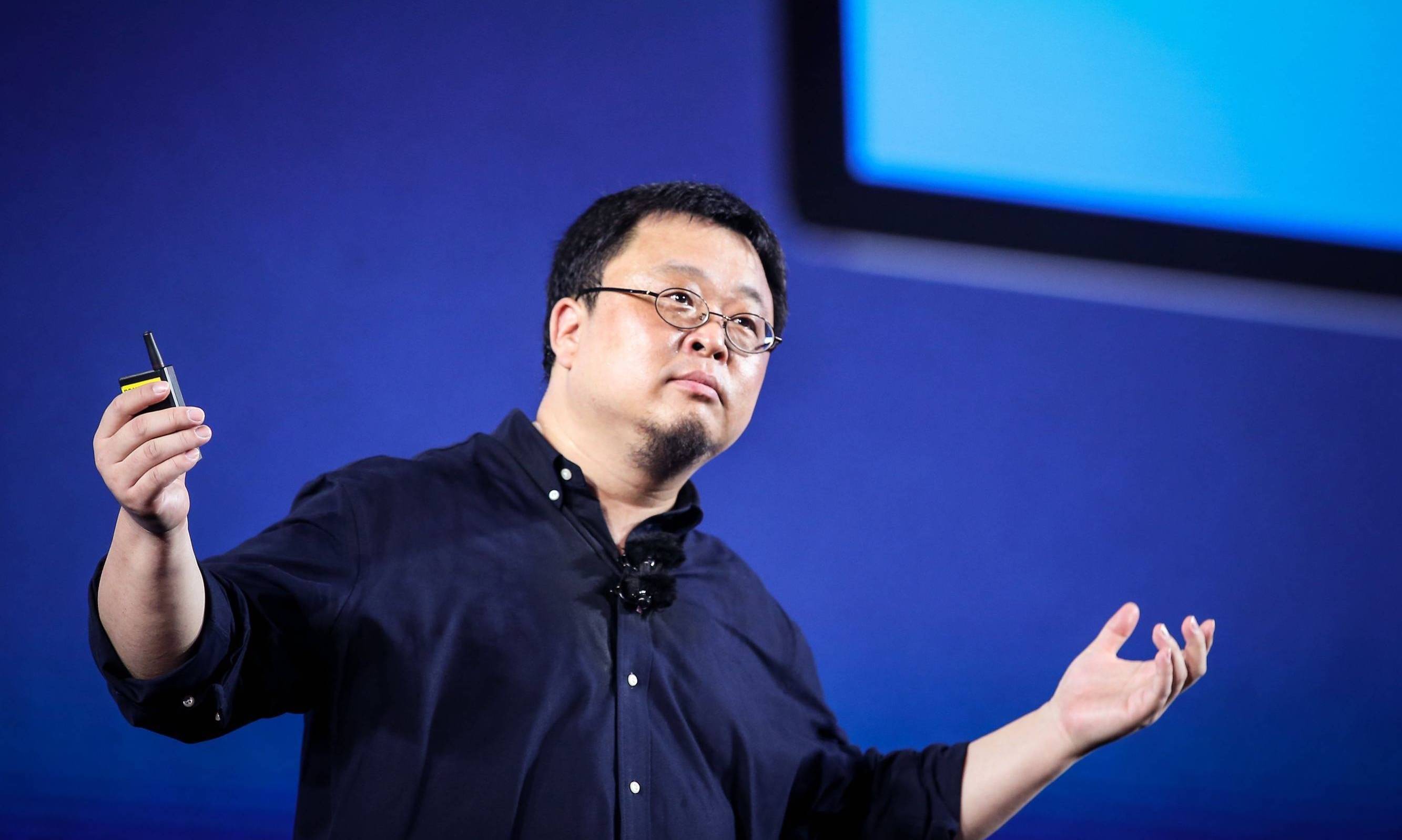 罗永浩怒怼算命大V！称没了胆也不惯着，网友：踢到钢板了