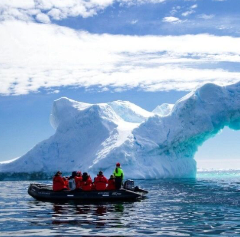地球重力在南极凹陷：研究发现冰原下藏着存在7000万年的重力空洞