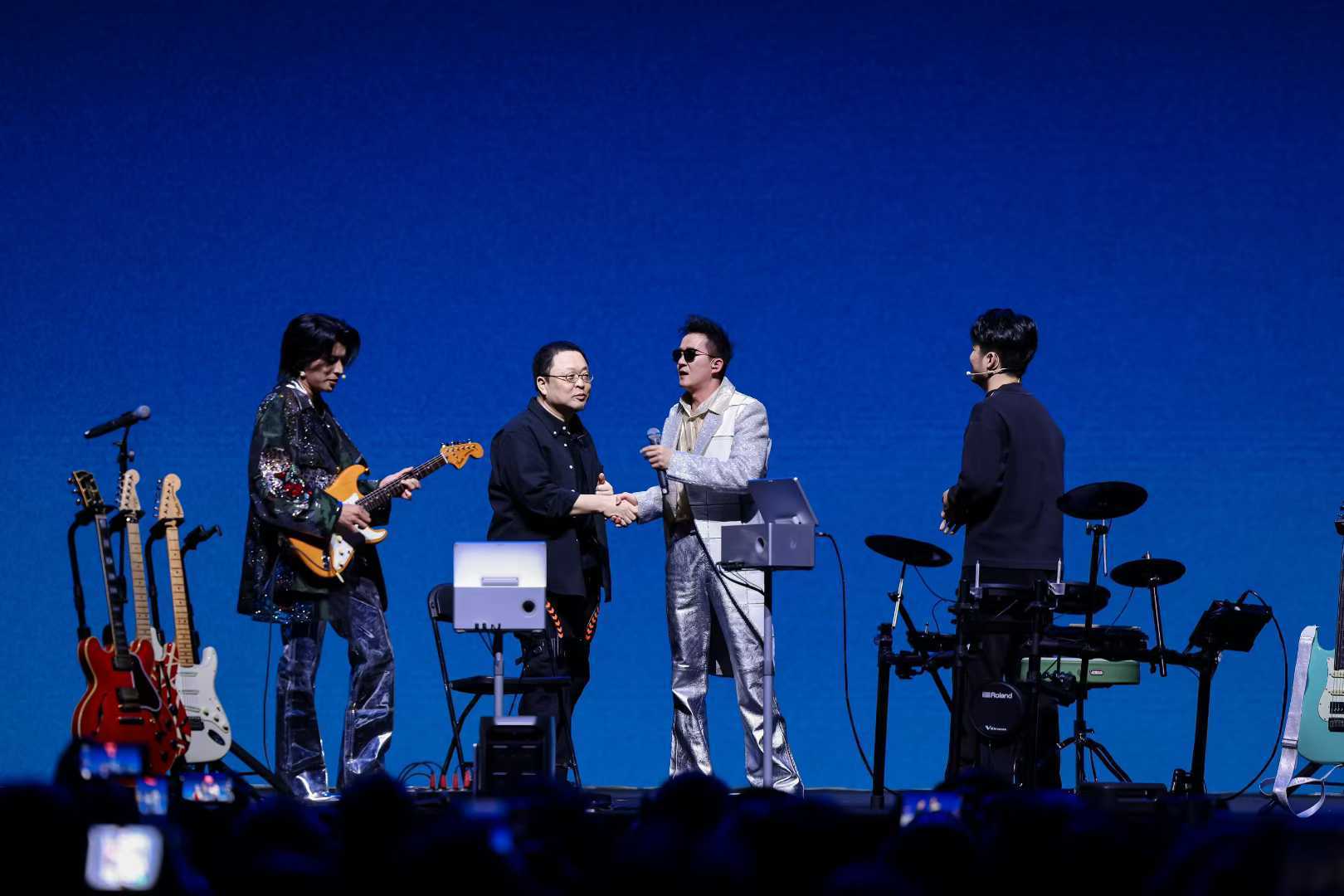 用智能吉他起家后，这家公司又用AI音乐工作站拿下百万美元众筹，营收数亿｜Insight全球