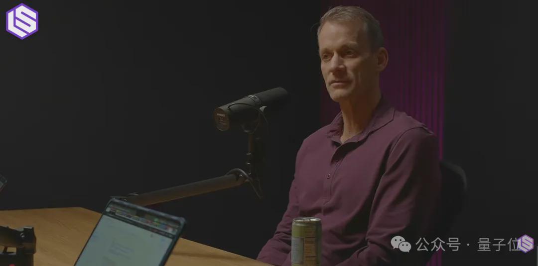 Jeff Dean新访谈：未来开发者人均50个智能体，写需求成核心技能