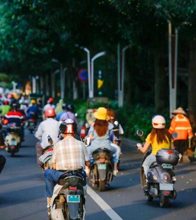 事关4亿电动车出行，代表委员发声