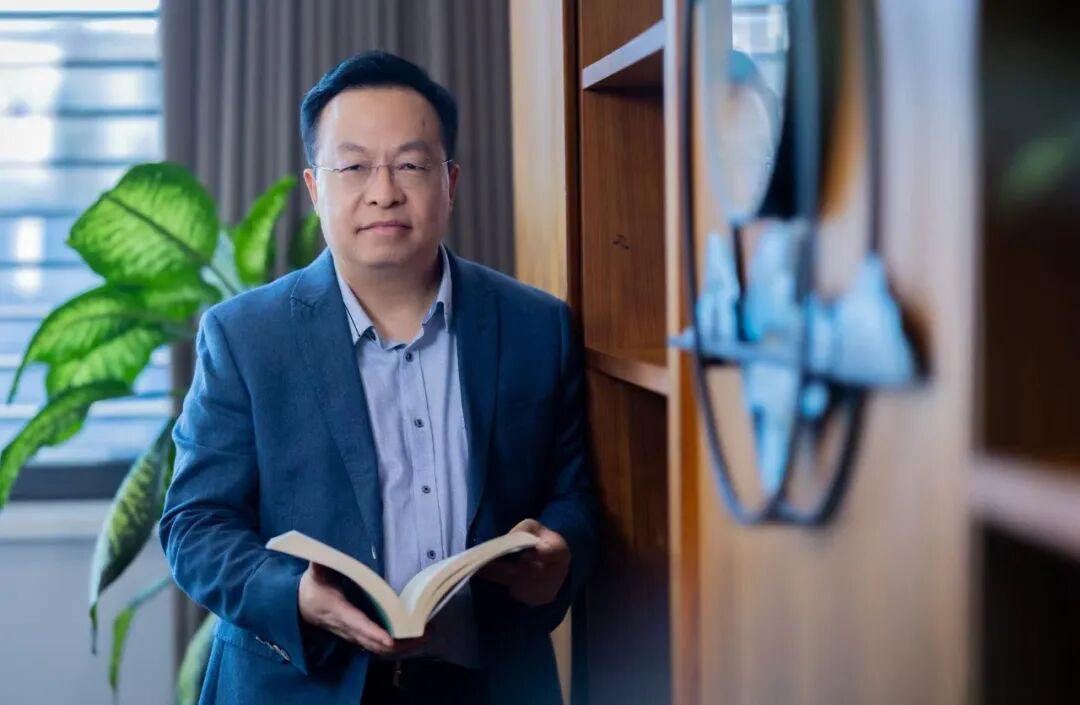 专访智源理事长黄铁军：通往AGI的路已经找到