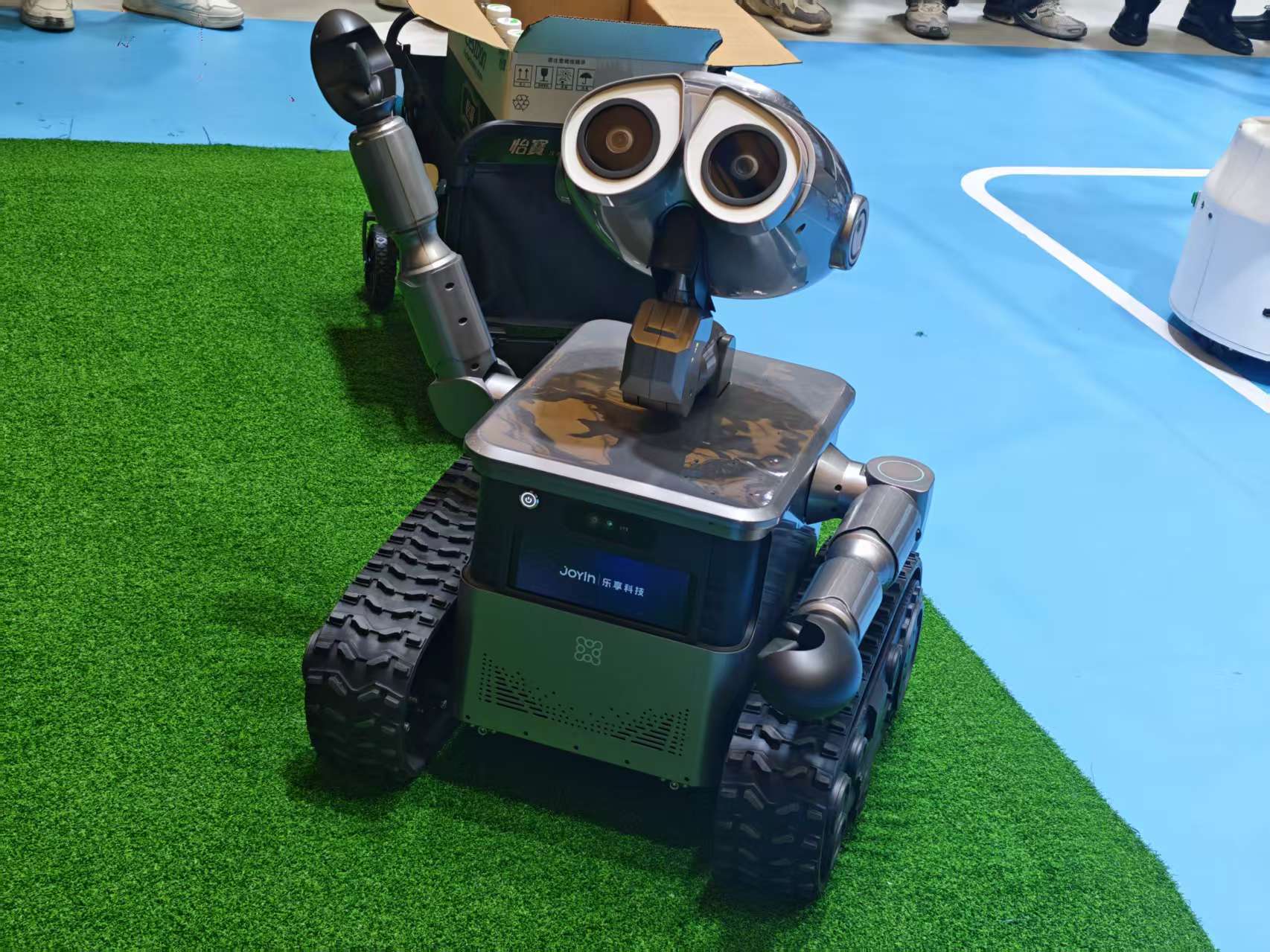 「瓦力」机器人亮相AWE，元点智能交卷，意图打开大众市场？