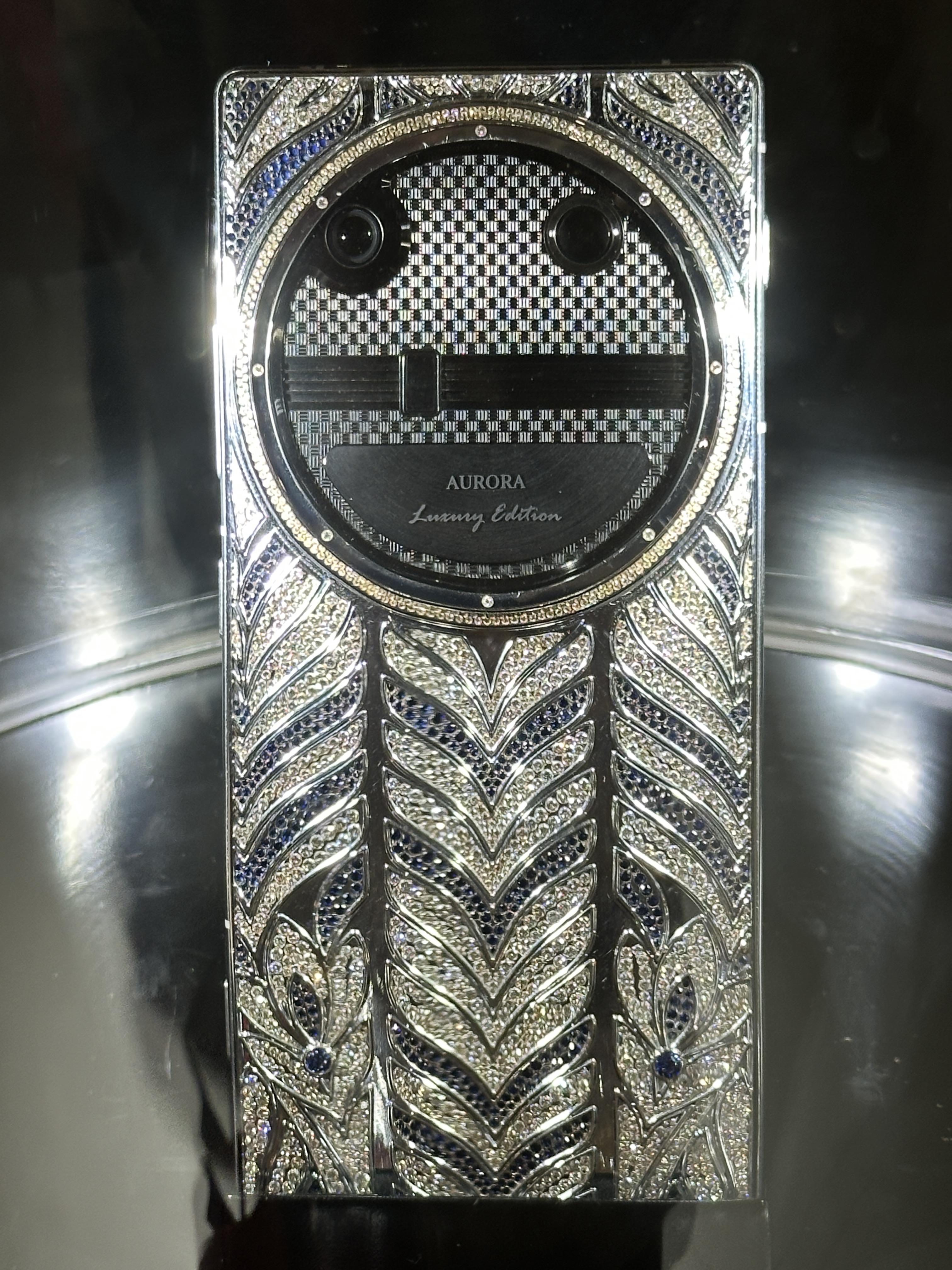 扫地机起家的追觅造10万元天价手机,叫板华为小米,却跑着努比亚系统?