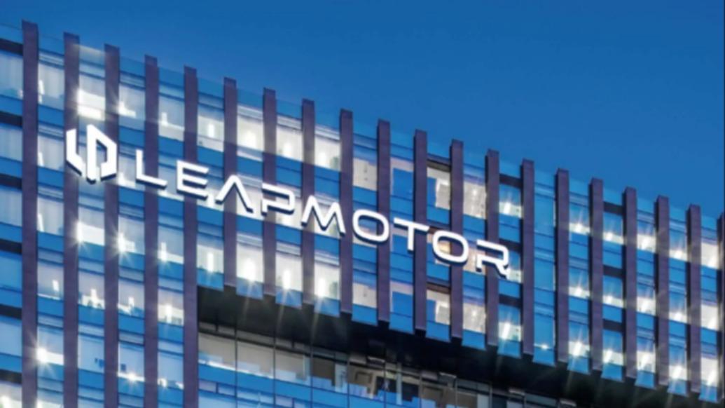 零跑汽车首次实现年度盈利，2025年营收翻倍至647亿元