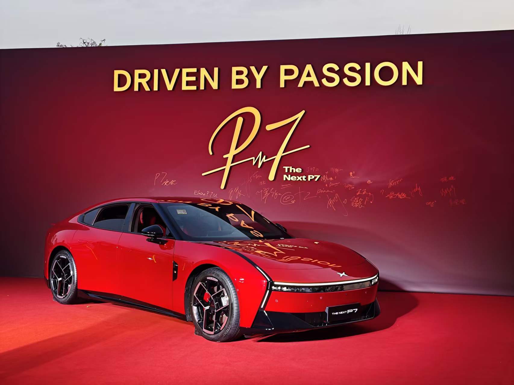 全新车色、第二代VLA来了！新款小鹏P7发布，只要20.38万起