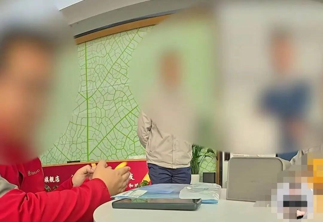 网友热议！车主在4S店“蹭饭蹭电”被拉黑，警方已介入调查