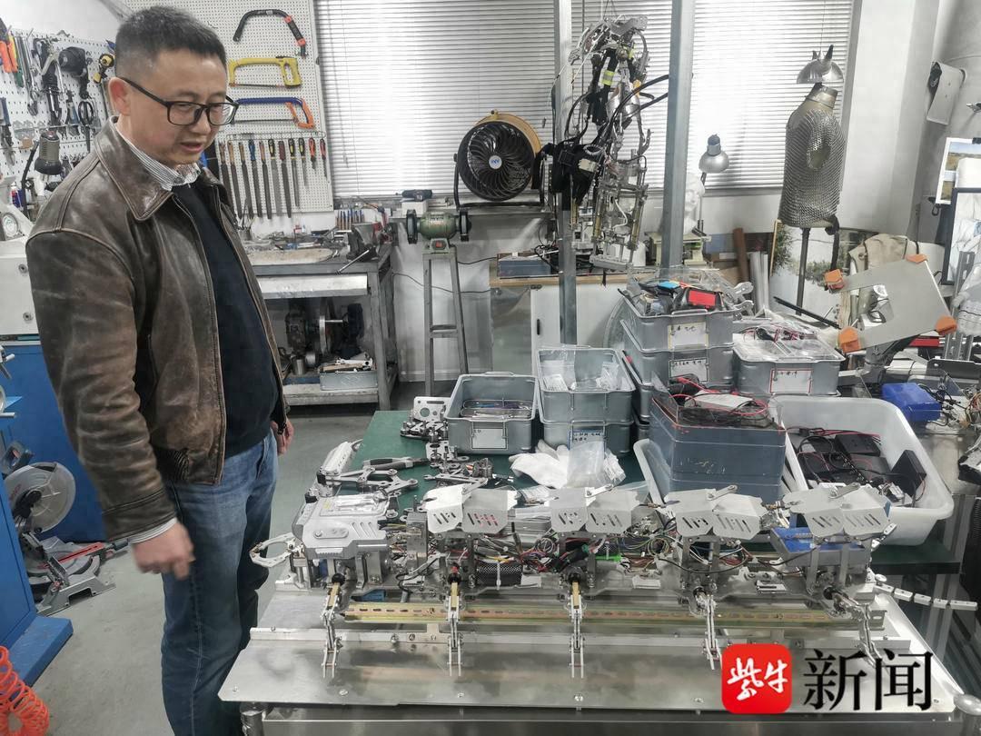 紫牛头条｜“手搓”机器人、研制机械臂……80后“手搓”梦想家16年匠心打造一个人的“梦工厂”