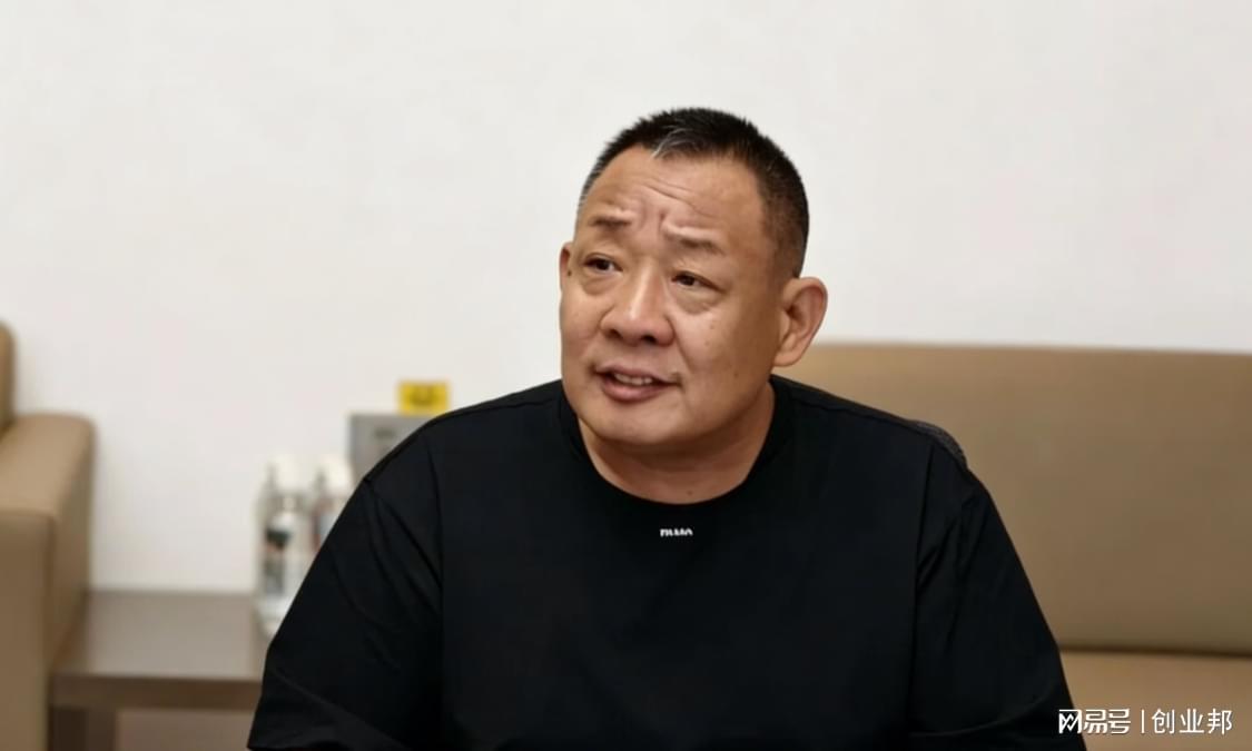 于东来回应40亿资产利润分配争议；千问上线AI打车丨邦早报