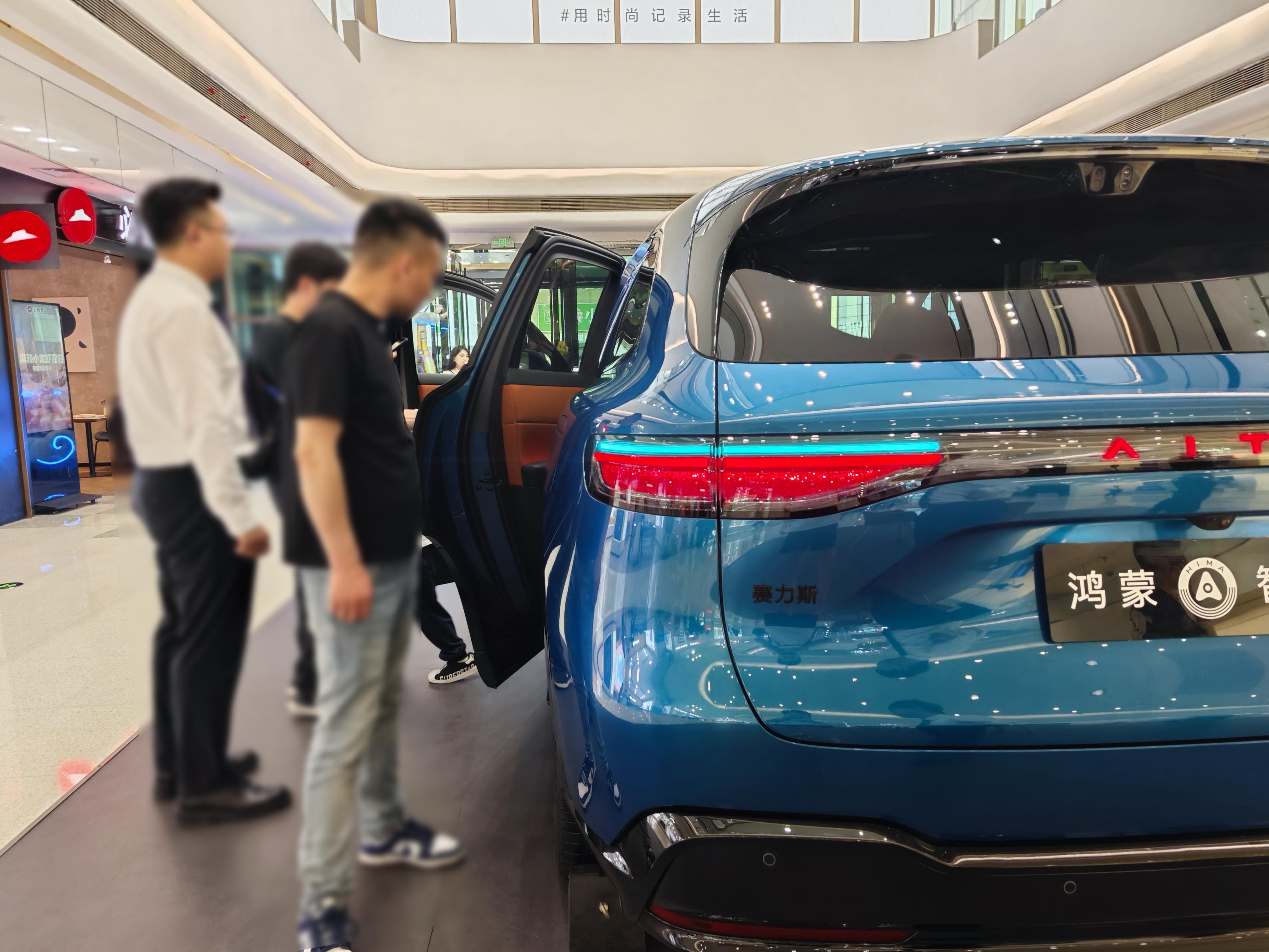 抢先体验问界M6:订单1天破6万,爆款基因藏不住了?