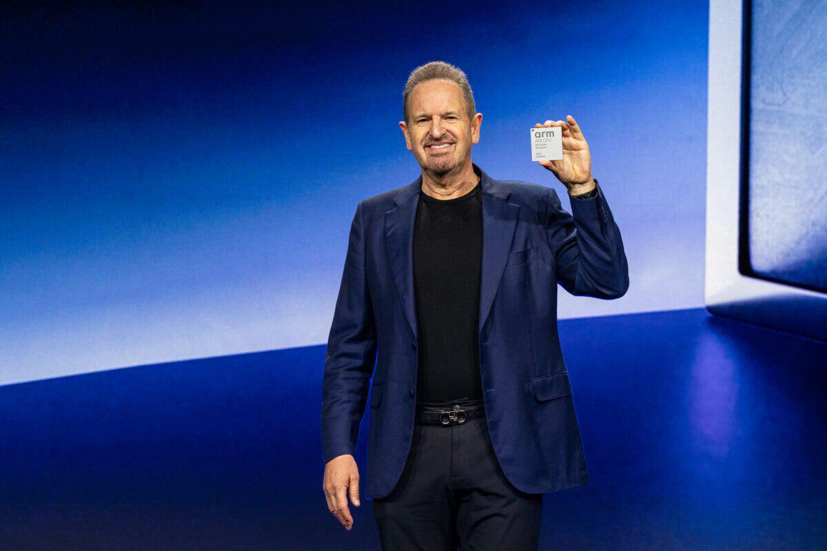 不装了!Arm亲自下场造芯,性能爆杀x86?