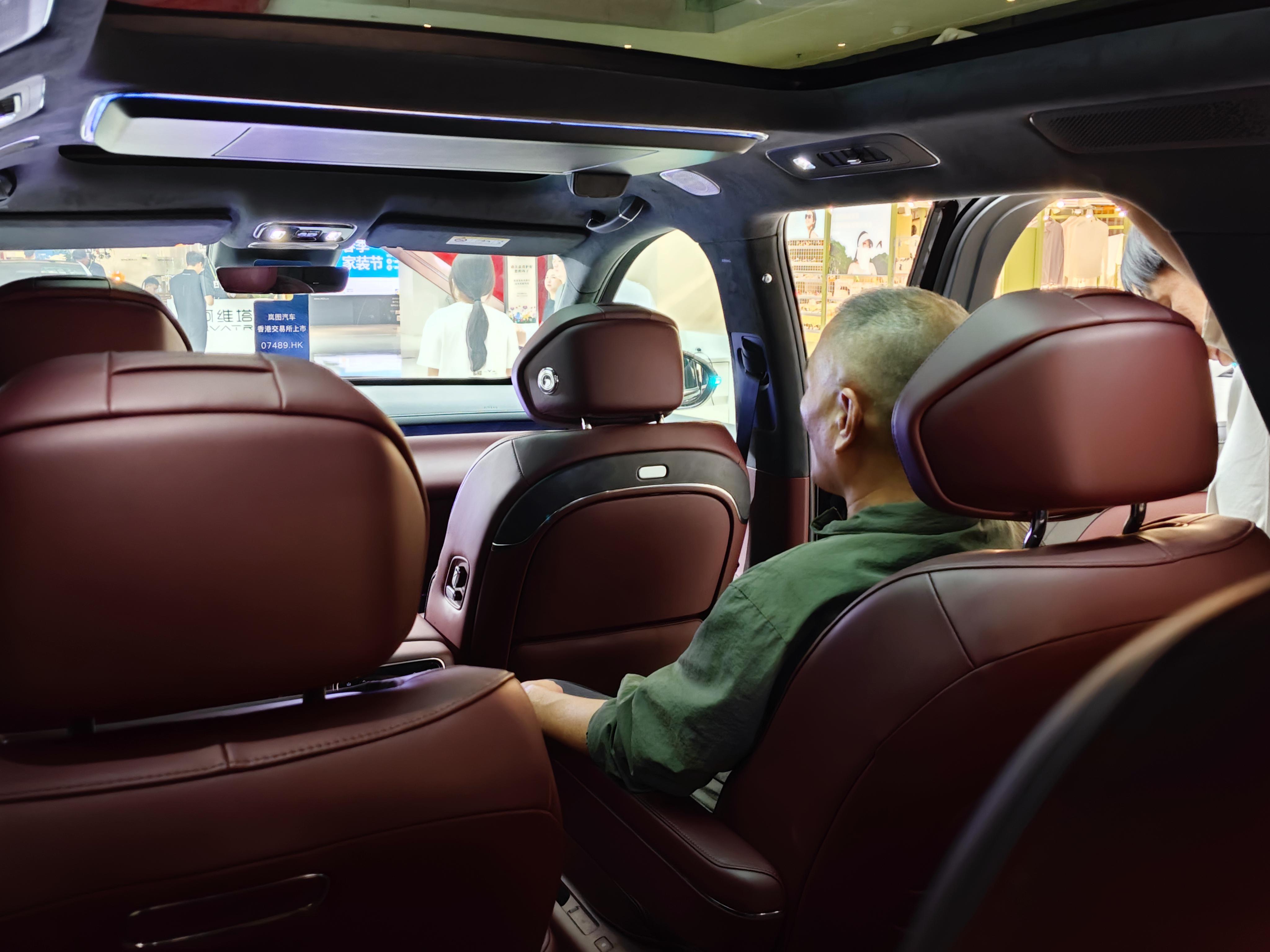 小米冷清、智己没人、零跑排队：实探十家门店，谁在闷声发财？