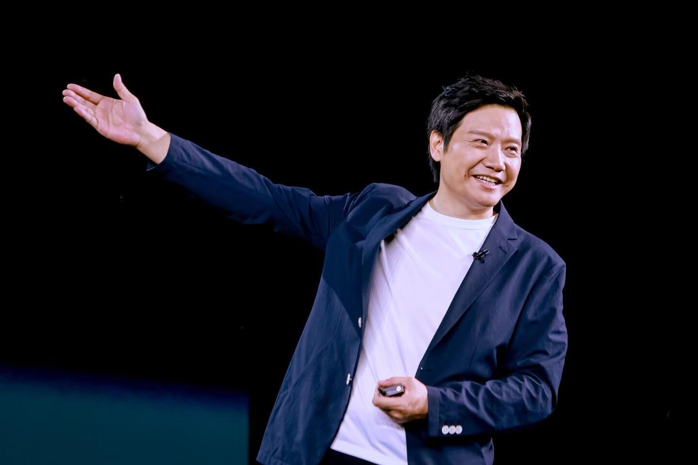 雷军封神!一句话卖出一辆车,网友:不愧是金牌销售