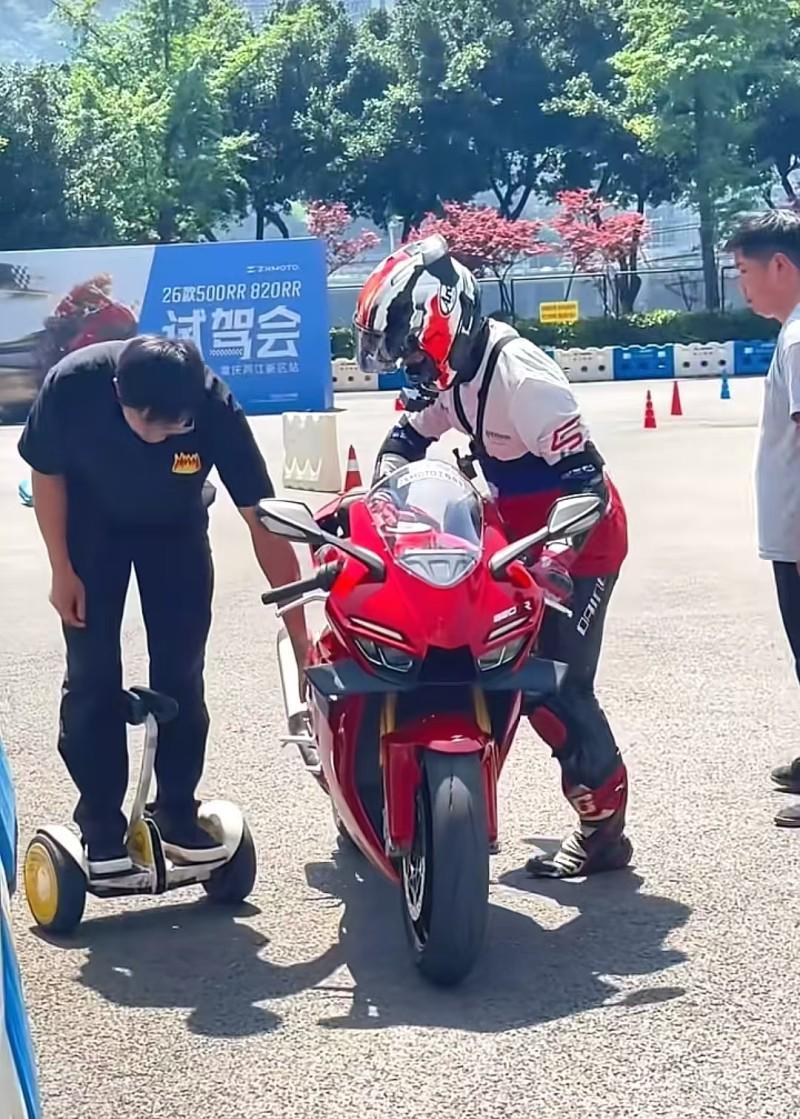 张雪机车多地试驾，订单爆满冠军车型交付排到7月，第二条生产线开建