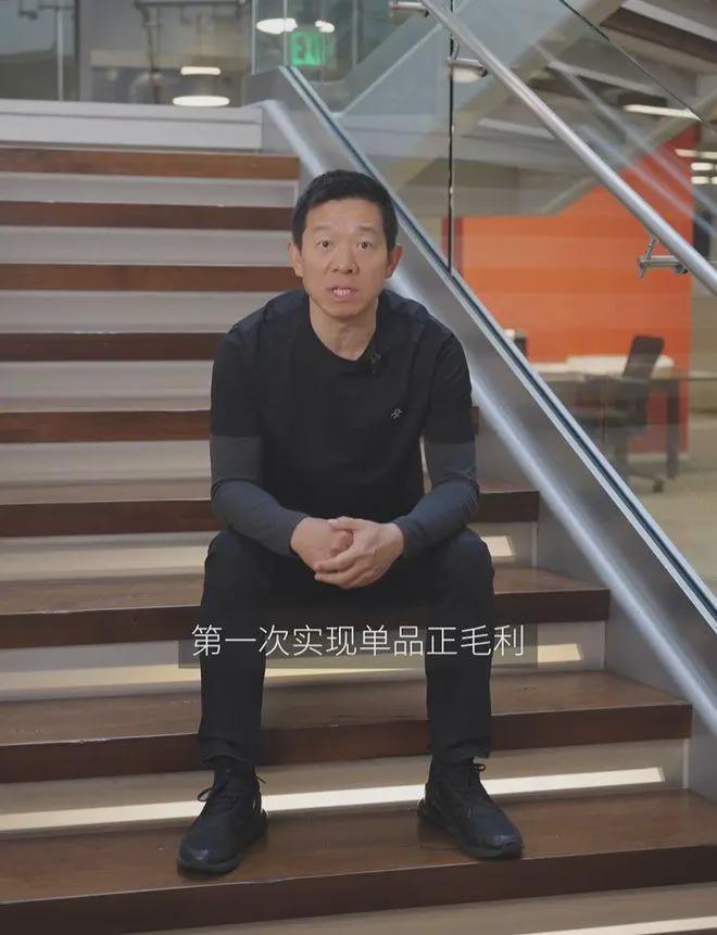 红果下架AI盗脸易烊千玺短剧;苹果首款折叠屏手机已试产丨邦早报