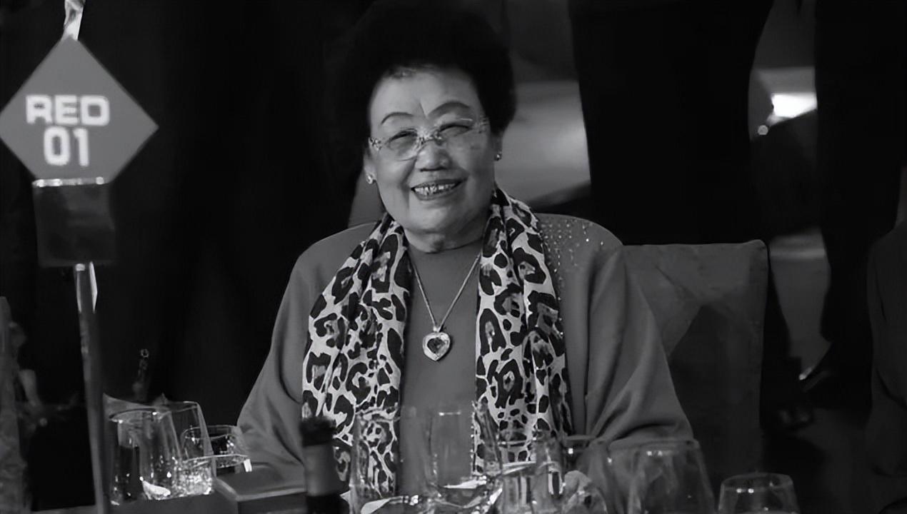 陈丽华去世,曾多次上榜内地女首富;亚马逊又裁1.4万人丨邦早报