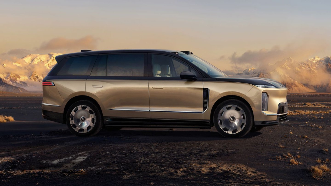 换商务装的李斌，来革MPV的命了