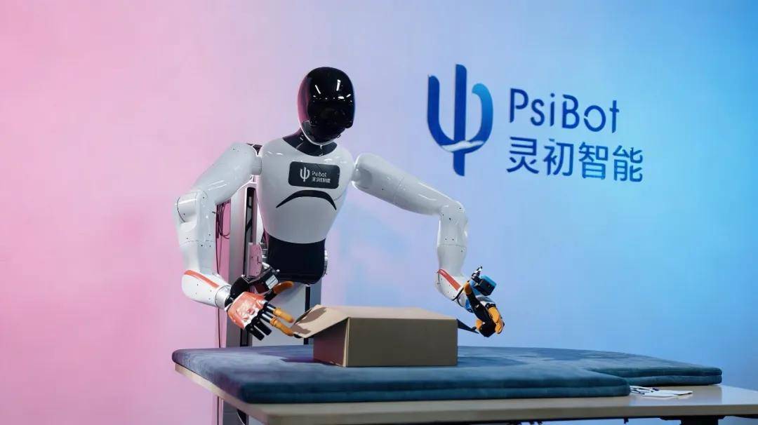 10万小时数据不搞对齐只靠规模,灵初智能Psi-R2登顶MolmoSpaces！