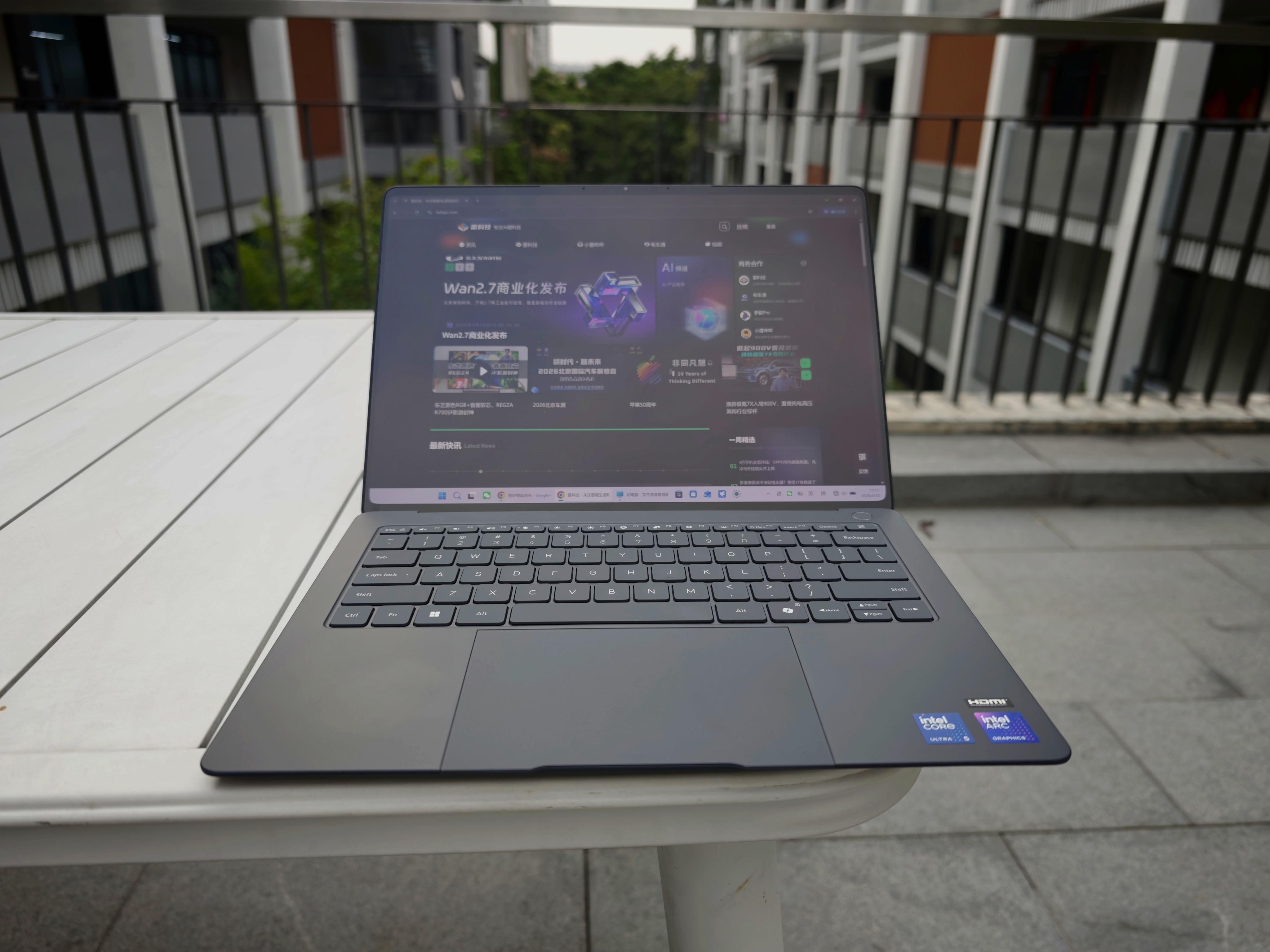 10年果粉叛逃Windows：硬件很香，但系统太拉垮了！