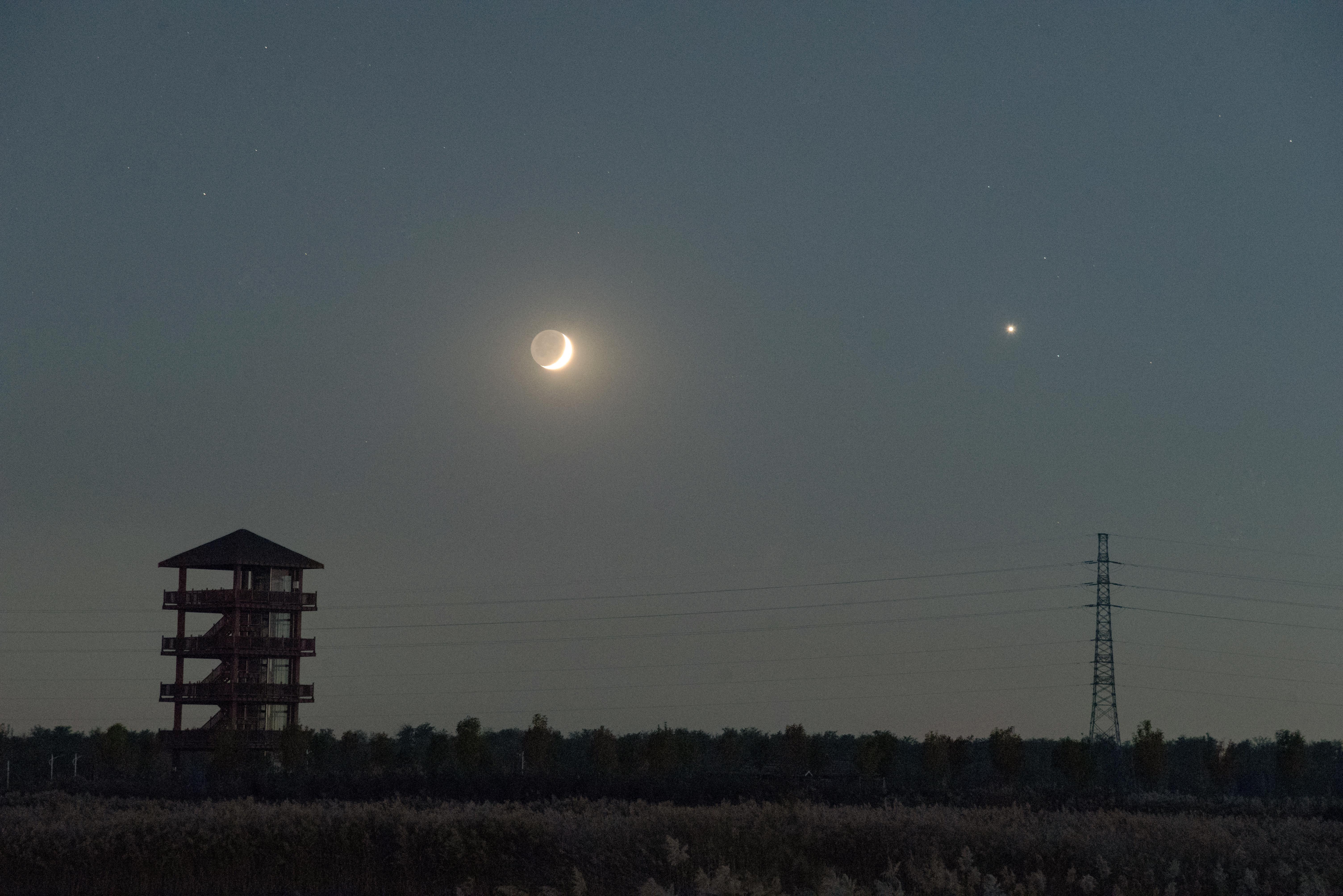 4月19日金星合月，一起来看这幕“星月童话”