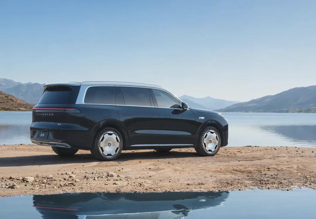 抢购大三排座SUV，成了80、90年后的中年解药