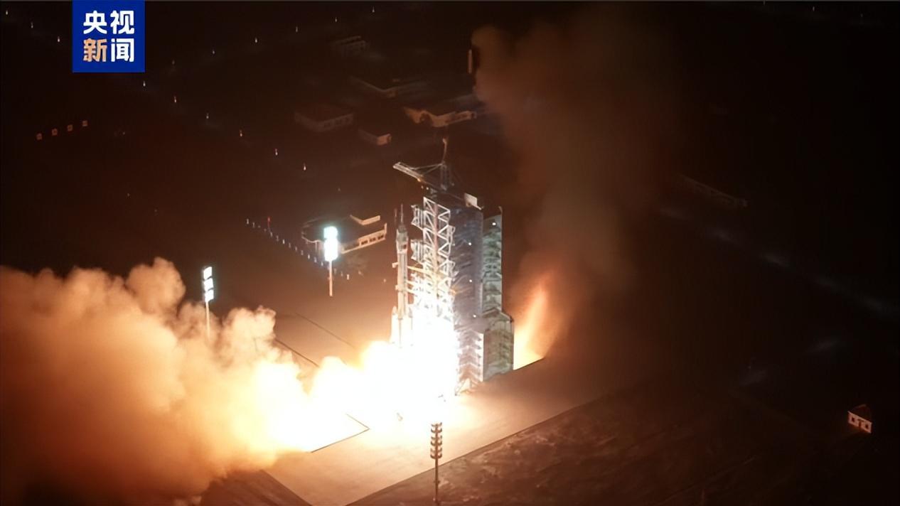 神舟二十三号发射圆满成功！中国航天又见大红屏