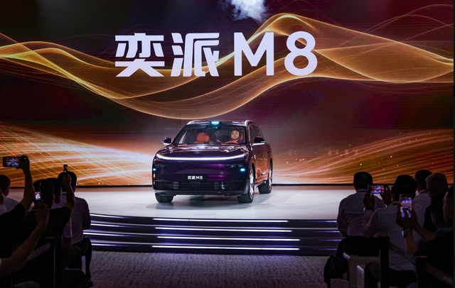 东风奕派M8正式亮相,主打“华为乾崑六件套”大六座SUV