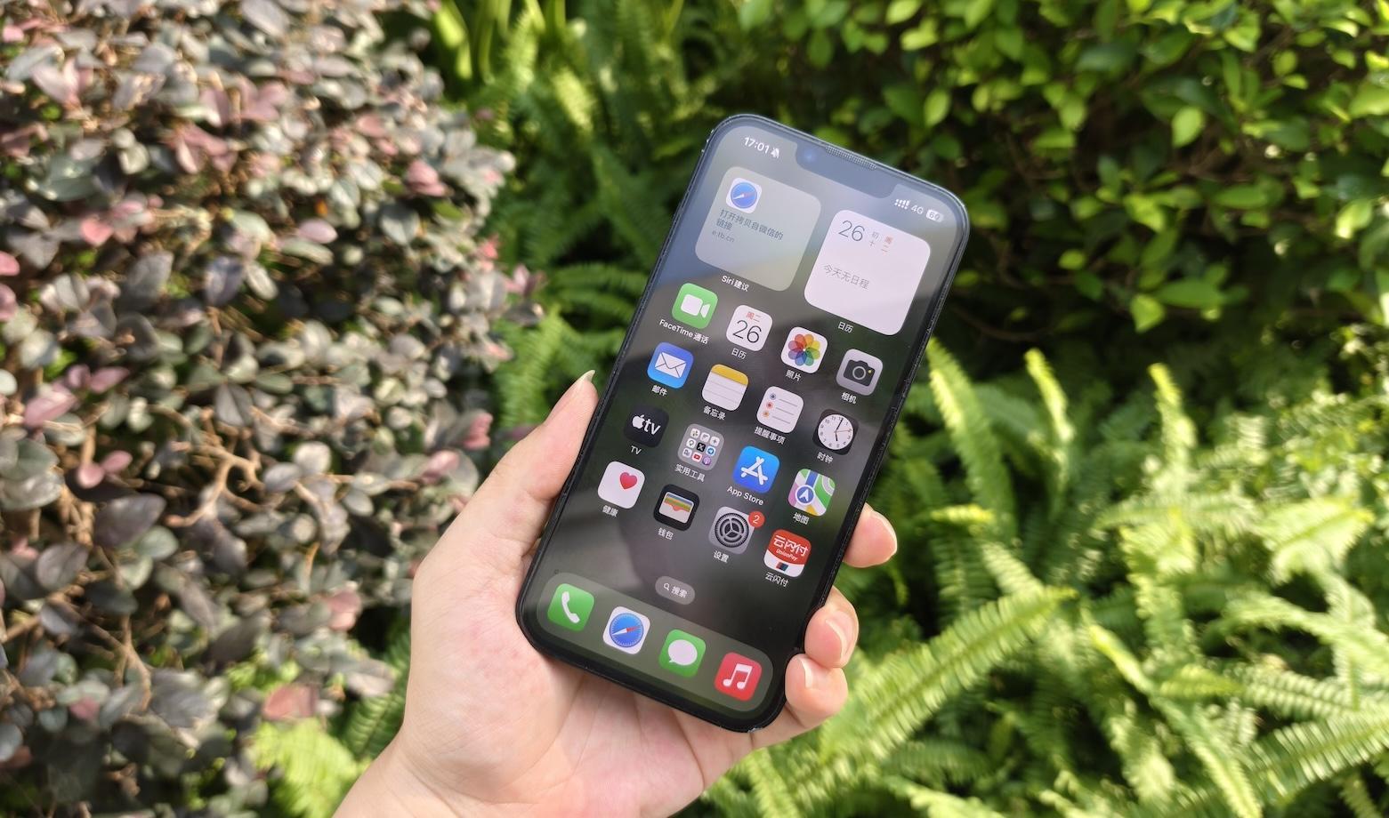 嫌5000元iPhone Air贵?我买了台乞丐版iPhone,结果真香了