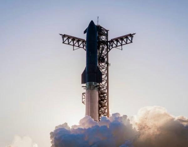 SpaceX宣布新计划，马斯克：拟明年Q4发射首批搭载英伟达芯片的AI卫星