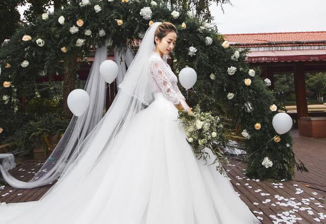 梦境中的纯洁誓言，解析梦见自己身穿白色婚纱的深层含义