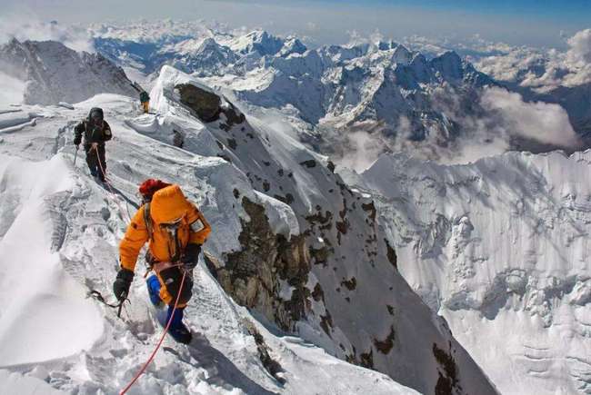 攀登与坠落，梦境中的高山挑战与心理解析