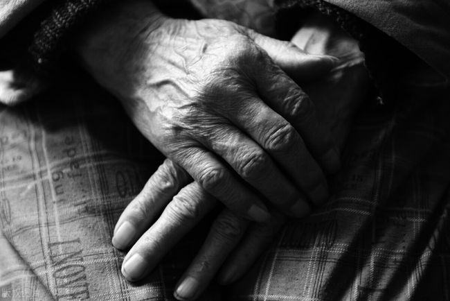 梦见爷爷奶奶的棺材，一场关于生命与传承的梦境解析