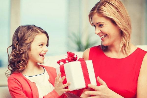 梦见与心仪女孩共结连理，喜得爱女，婚姻与生育的梦境解析