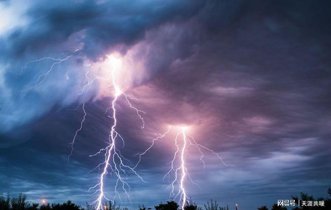 梦境奇观，周公解梦中的打雷闪电龙缠树寓意何在？