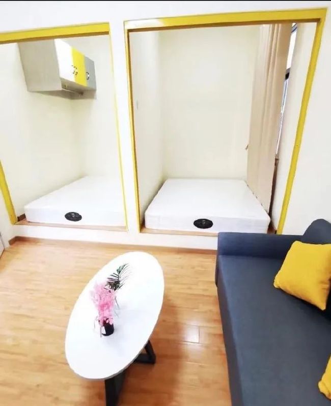 梦见三个棺材旁边还有一床红被子，梦境背后的深层含义与心理解析