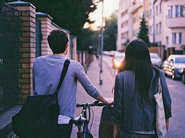 梦见与旧日暗恋者相谈甚欢，一场心灵深处的重逢与自我探索