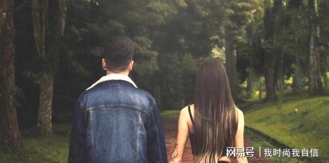 梦见前妻和别的男人在一起，解读梦境背后的情感与心理