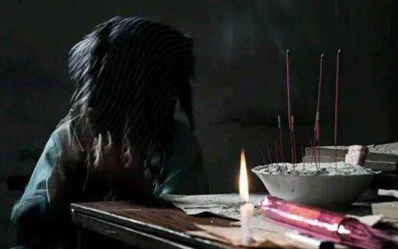 梦境中的凝视，与已故爷爷的重逢与无法动弹的困惑