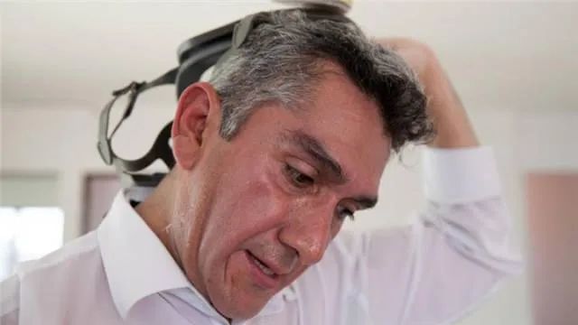 周公解梦，梦见死人喷自己一脸血，预示何意？