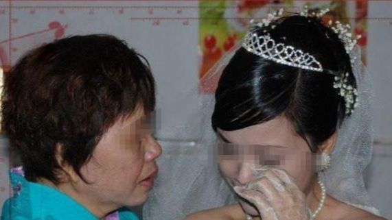 梦境的深渊，解读梦见女儿失踪，丈夫抱着尸体向我走来让我认的深层含义