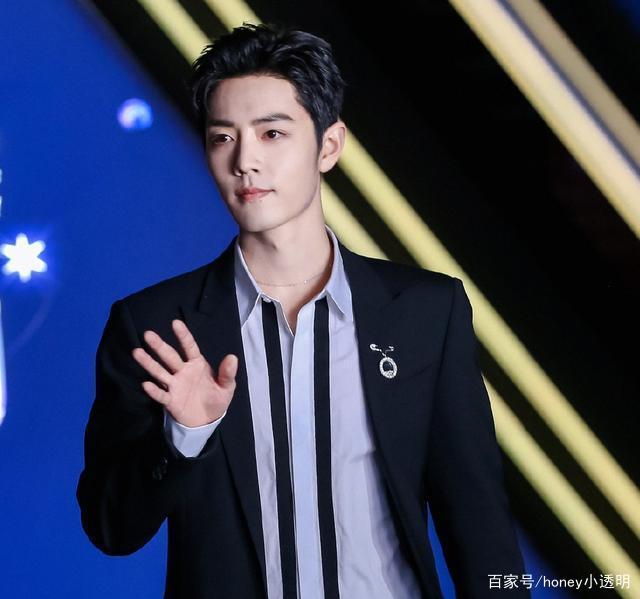 梦境解析，梦见自己在拉屎而旁边的人却难以排泄，意味着什么？