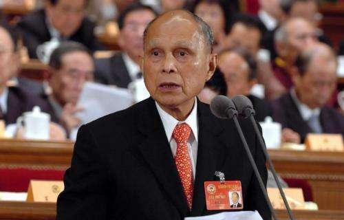 梦见已去世的父亲问自己要衣服，探寻梦境背后的深层含义